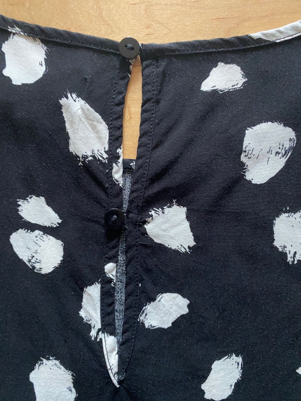 Blusen: Bluse "Even&Odd" schwarz mit weissen Tupfen Grösse M – Gebraucht aus LUZERN von Supigers 4