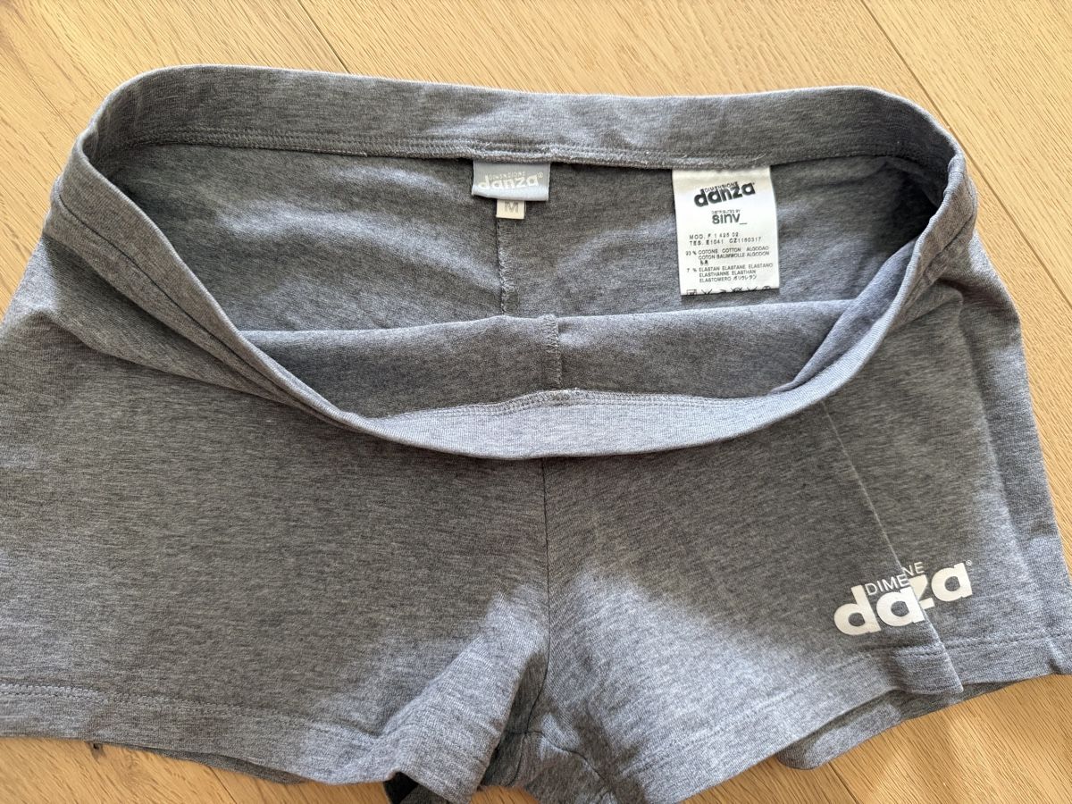Pantalons: Danza shorts grey - M – D'occasion à Wetzikon ZH par dor_rmq2 2