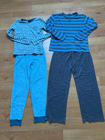 Lot pyjamas chauds (taille 152)