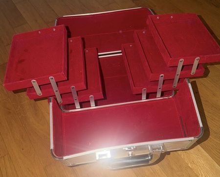 Kosmetikkoffer Aluminium silber ausklappbar gebraucht