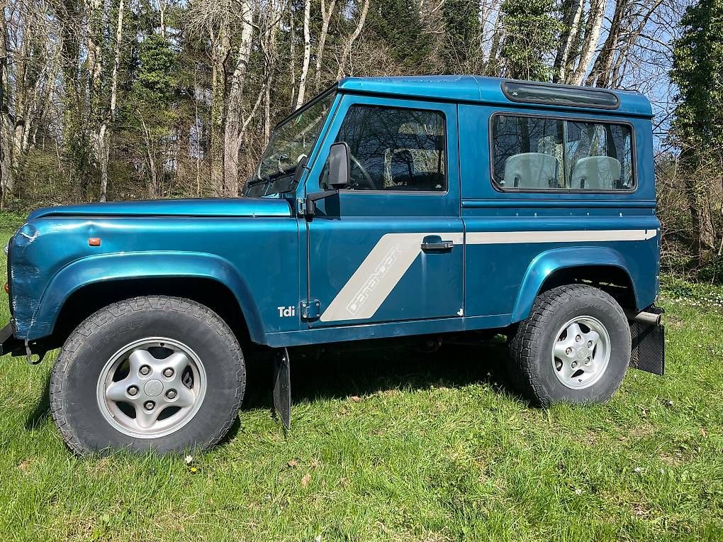 Automobili: Land Rover Defender 90 7 Sitze – Usato da Stallikon venduto da Nemberch2000