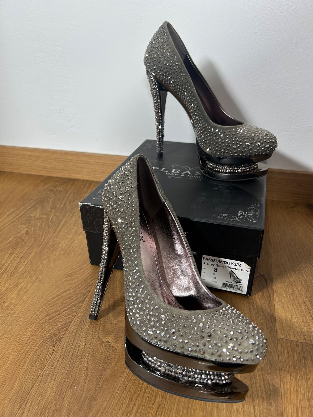 Damenschuhe: Pleaser Platform Heels Pumps Grau Strasssteinen Gr 38 NEU – Neu und originalverpackt aus Regensdorf von Spyke55 4