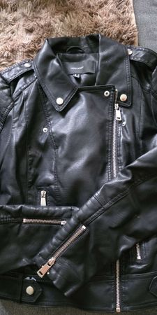 Schicke Kunstlederjacke von Vero Moda in Schwarz, Grösse M
