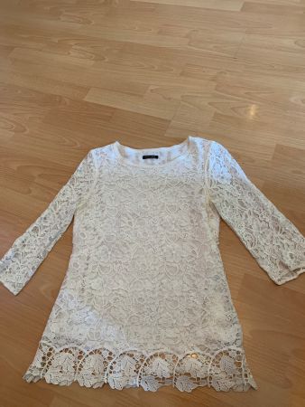 Joli haut en dentelle blanc Massimo Dutti taille 40 CH