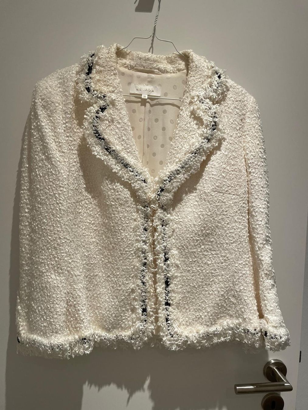 Escada Giacche: Escada Kurzblazer aus Bouclé/Tweed – Usato da Reinach BL venduto da pinusmugo
