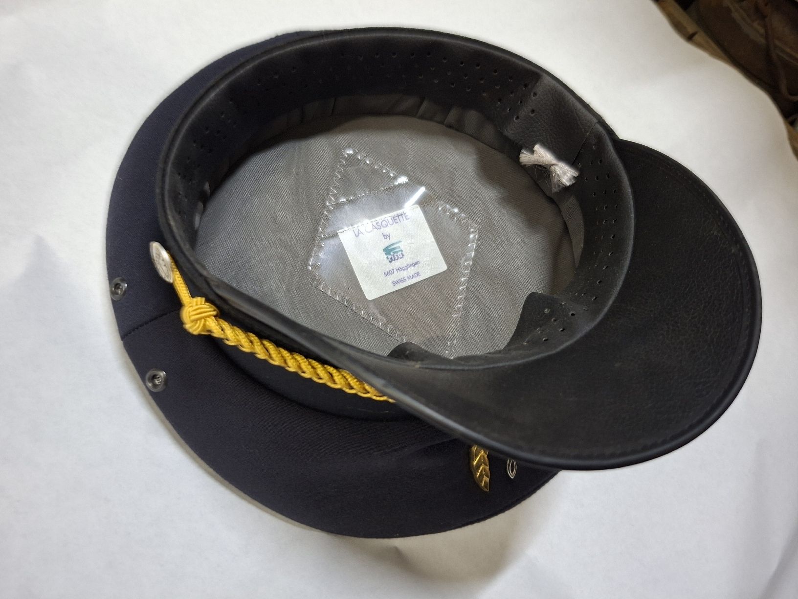 Uniformes: Original Schweizer Polizeimusik Uniformmütze Bern – D'occasion à Grossdietwil par mahsoumi 6
