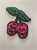 Kirschen Schädel Badge / Aufnäher