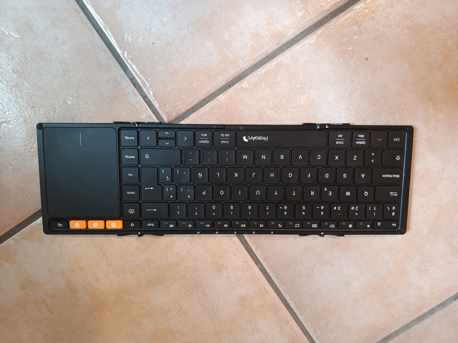 Tastaturen: Tastatur Kabellos – Gebraucht aus Seewen SO von cla_xgc5