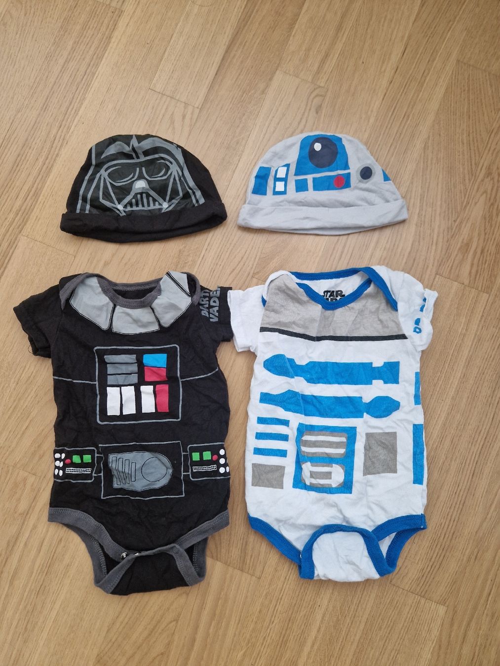 Kleiderpakete & -sets: Darth Vader und R2D2 Bodys – Gebraucht aus Basel von Alekto