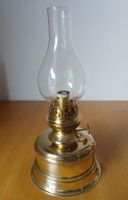 Lampe à pétrole ancienne