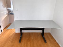 Elektrisch höhenverstellbarer Schreibtisch, 200 × 100 cm