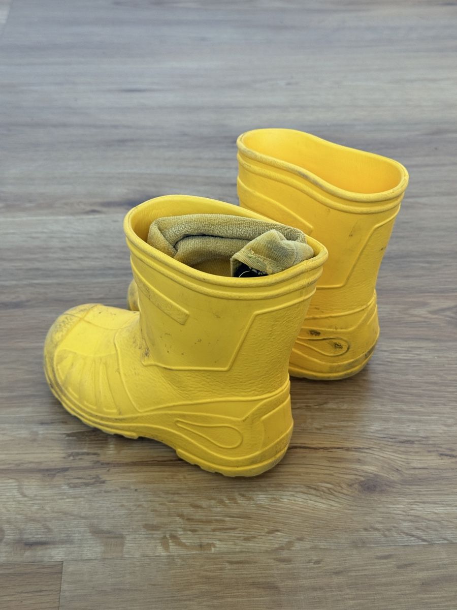 Scarpe per ragazzi: Superleichte Gummistiefel mit Futter Grösse 25 – Usato da Basel venduto da spassbremse 1