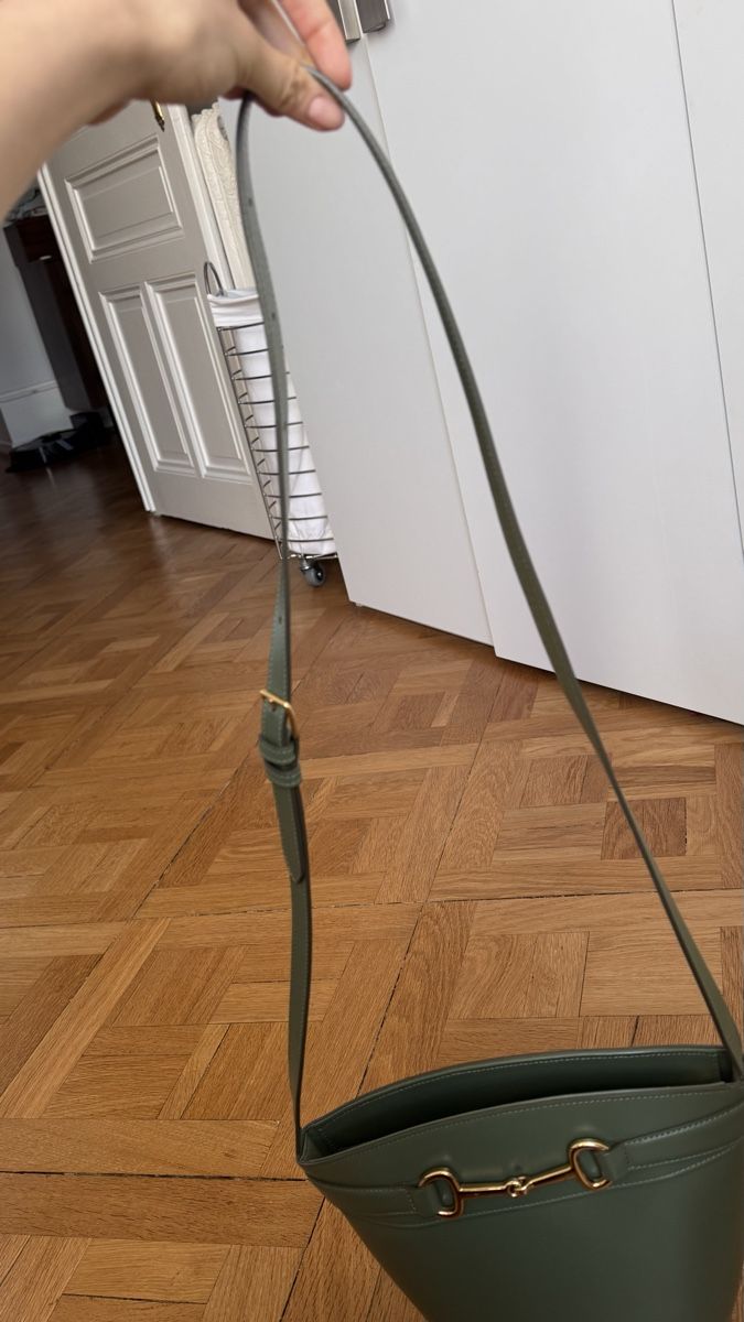 Celine Borse da donna: Céline olive bucket bag – Usato da Genève venduto da val_5jbf 5