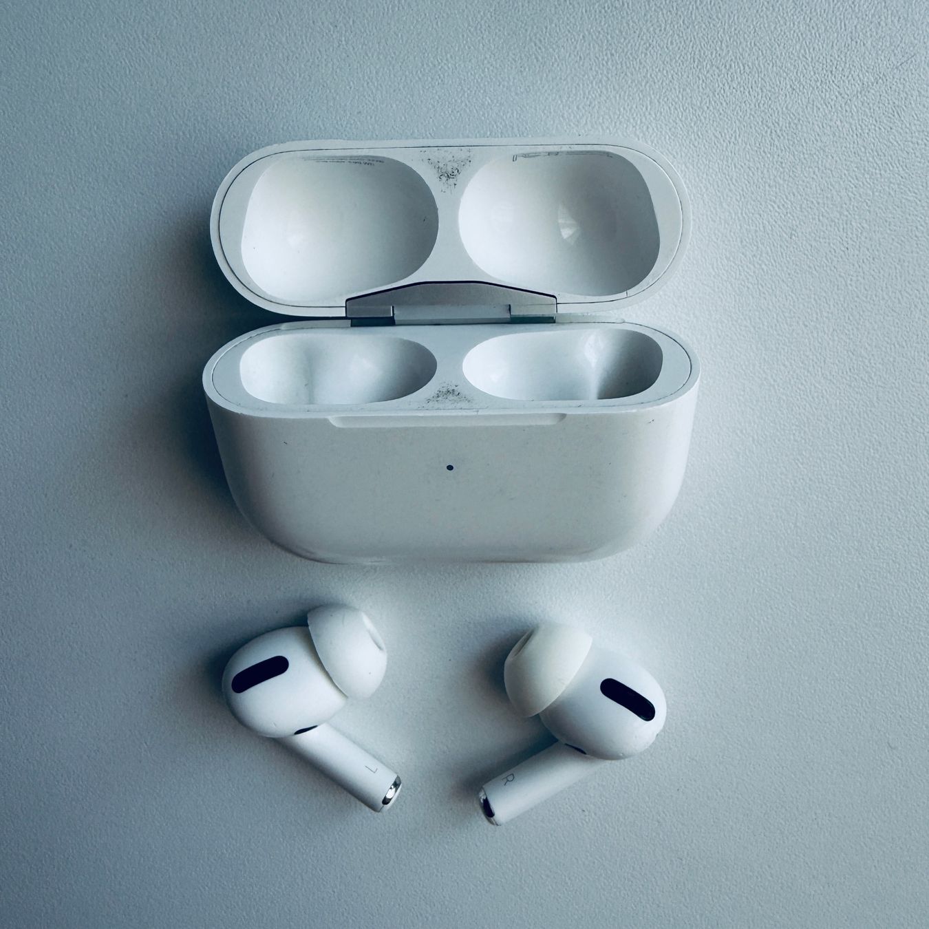 Apple Cuffie: Original Apple AirPods Pro 1 Gen. Wireless Case – Usato da Basel venduto da MY.AIRPODS.SHOP 2