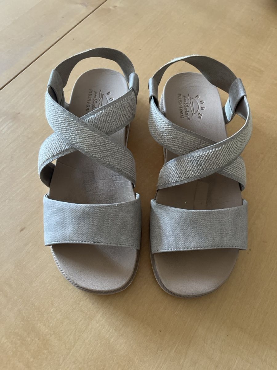 Skechers Damenschuhe: Beige Sandalen von Skechers – Gebraucht aus Basel von tiadolma