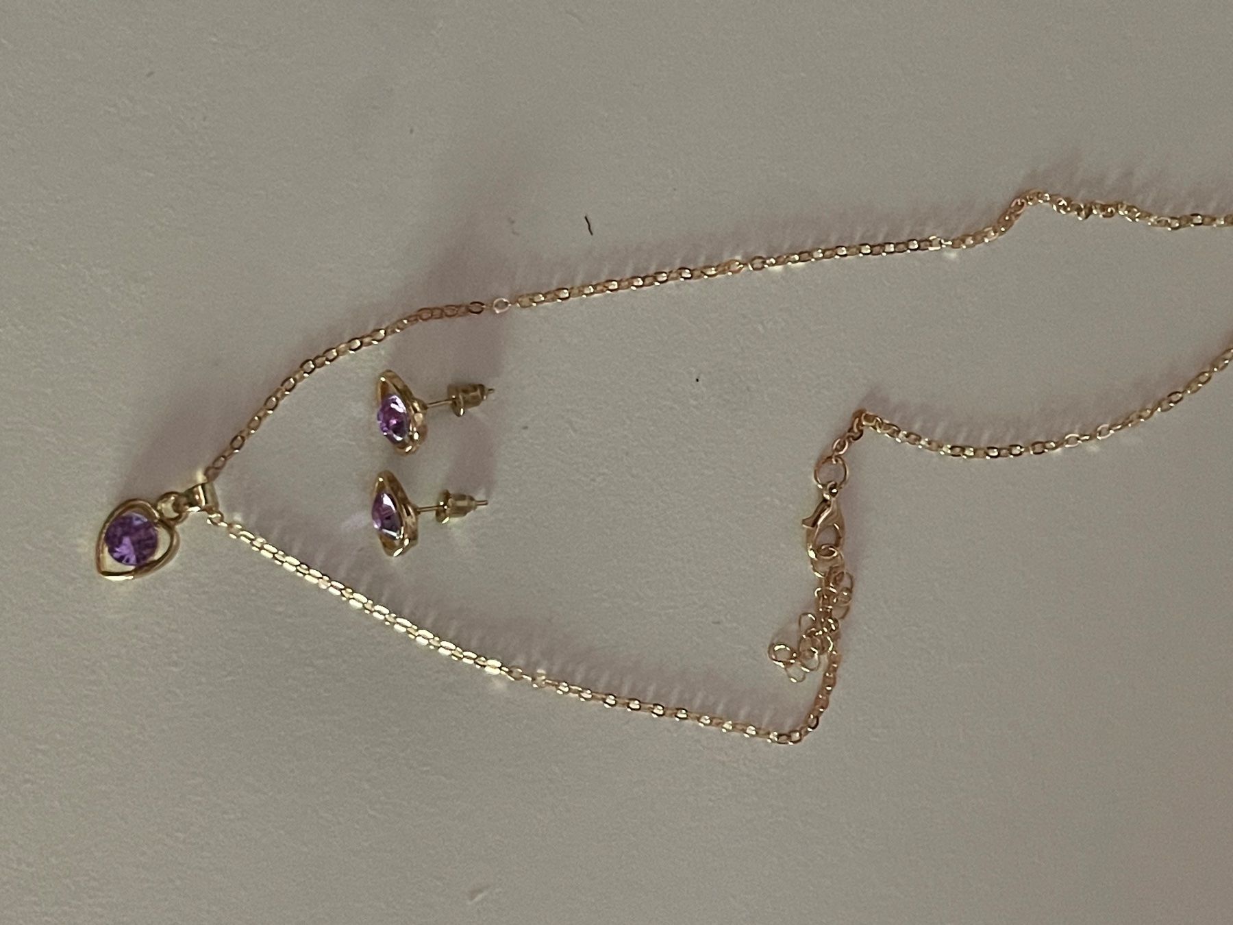Autres bijoux: Set Collana e Orecchini Cuore Viola – Neuf avec emballage d'origine à Gordevio par LanaZimm 1