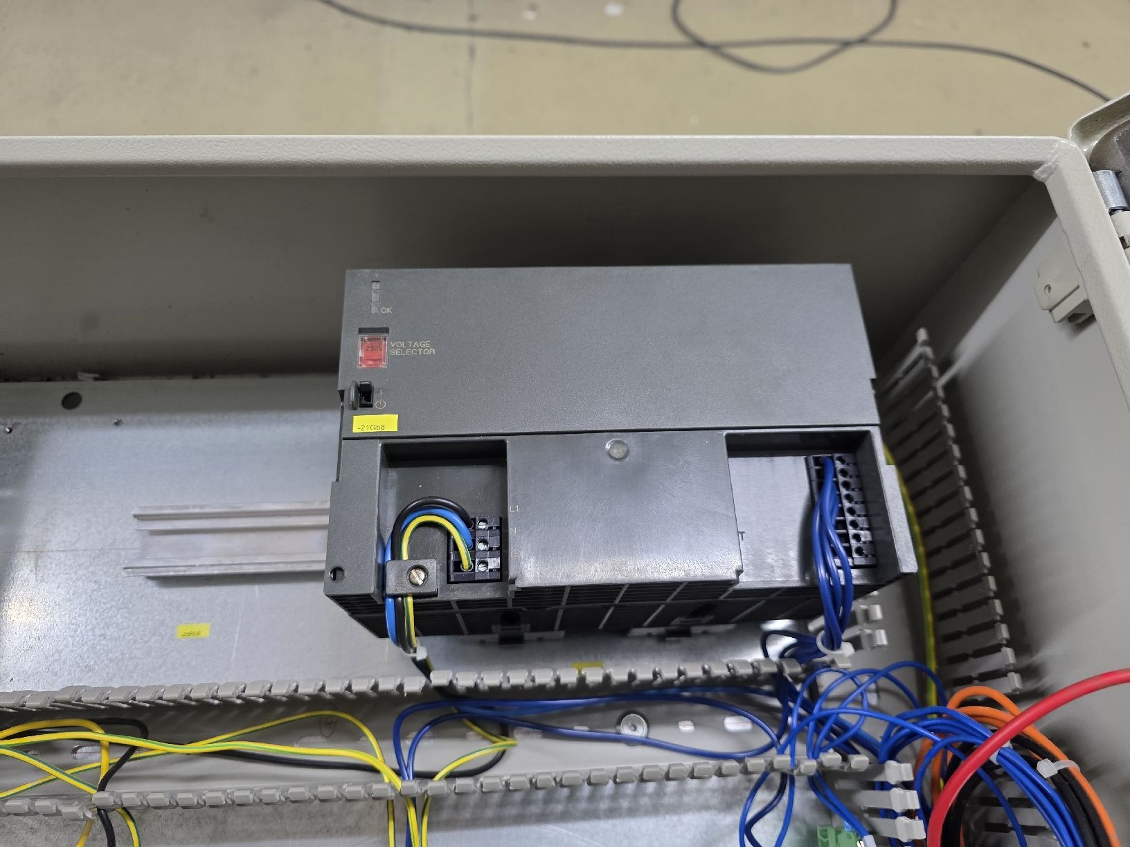 Alimentazione elettrica: Schaltschrank mit Einbauten – Usato da Rüti ZH venduto da Madeira14 2