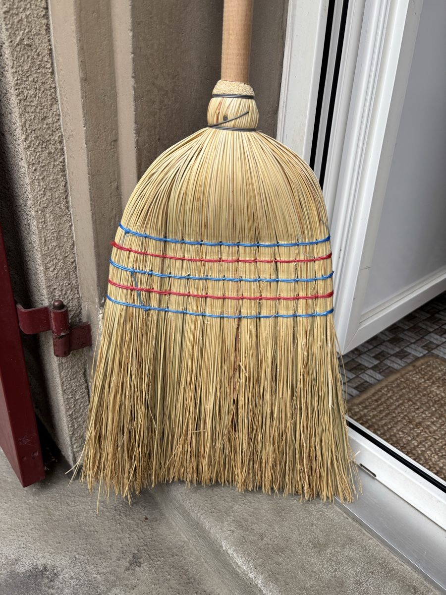 Autres appareils de nettoyage: Traditioneller Strohbesen – D'occasion à Bern par wisemagpie 1