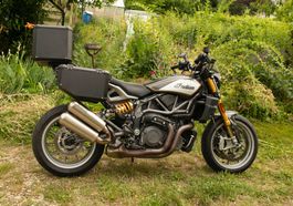 Moto INDIAN FTR 1200 CARBON R  excellent état +accessoires