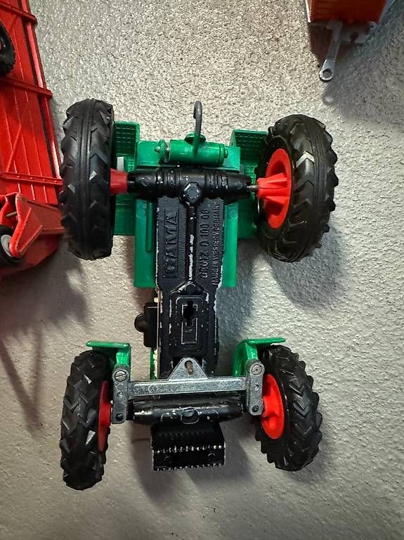 Kit di modellismo & Modellini statici: Modelltraktor und kleine Autos – Usato da Schwarzenberg LU venduto da Jodu1 2