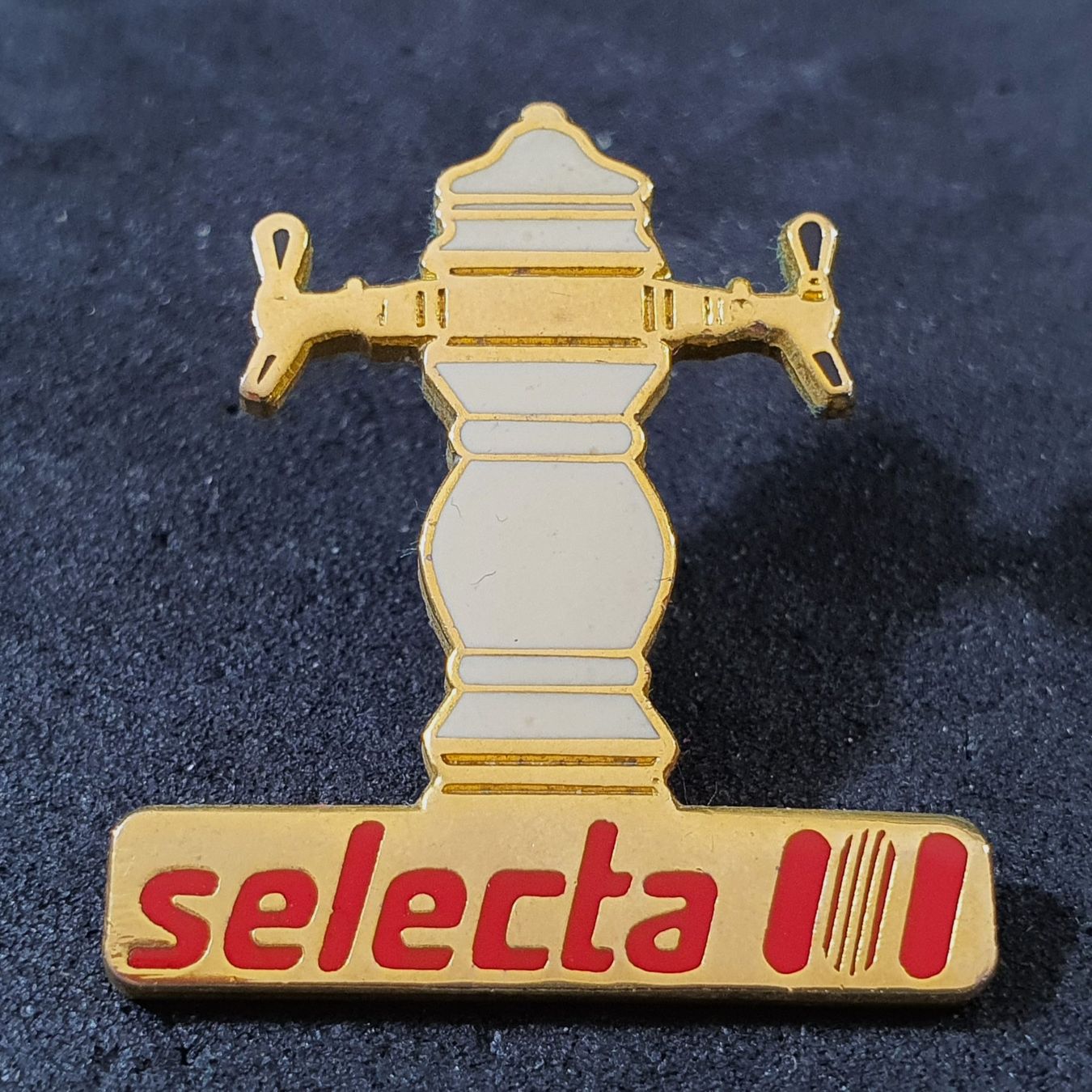Make-up: V551 - Pin selecta Bier Zapfseule – Usato da Reinach BL venduto da Boston-Verkauf