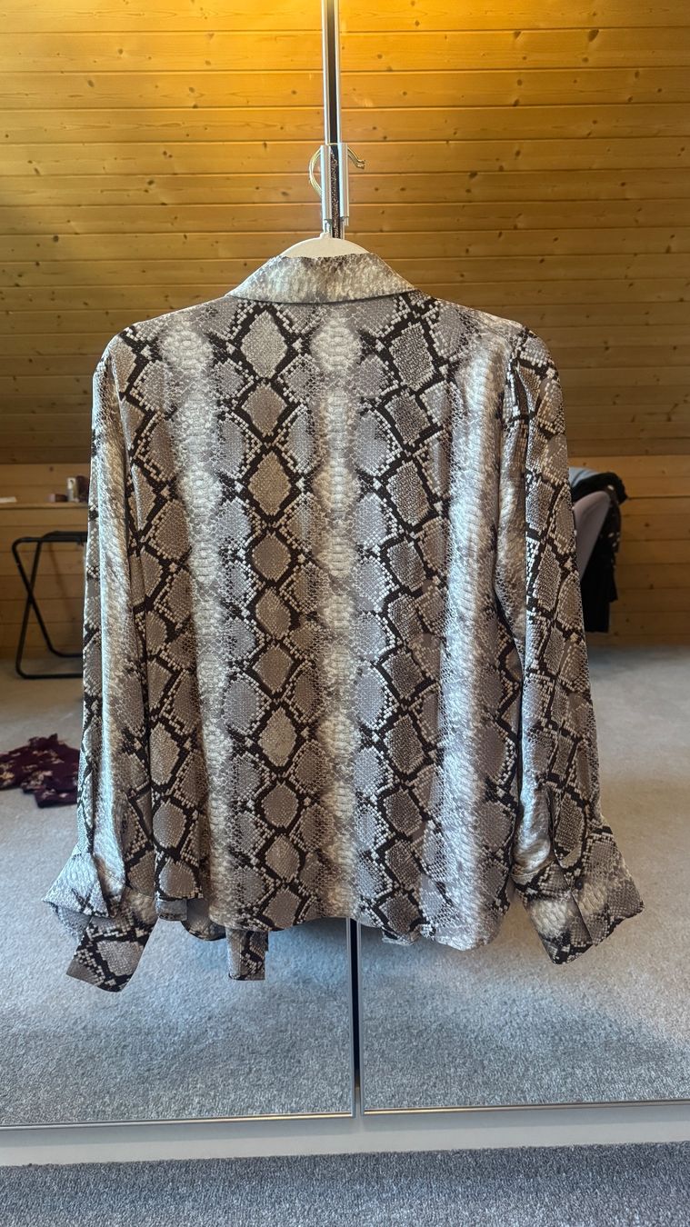Mango Camicette: Mango Schlangenmuster Bluse. Grösse S – Usato da Kriessern venduto da loolah 2