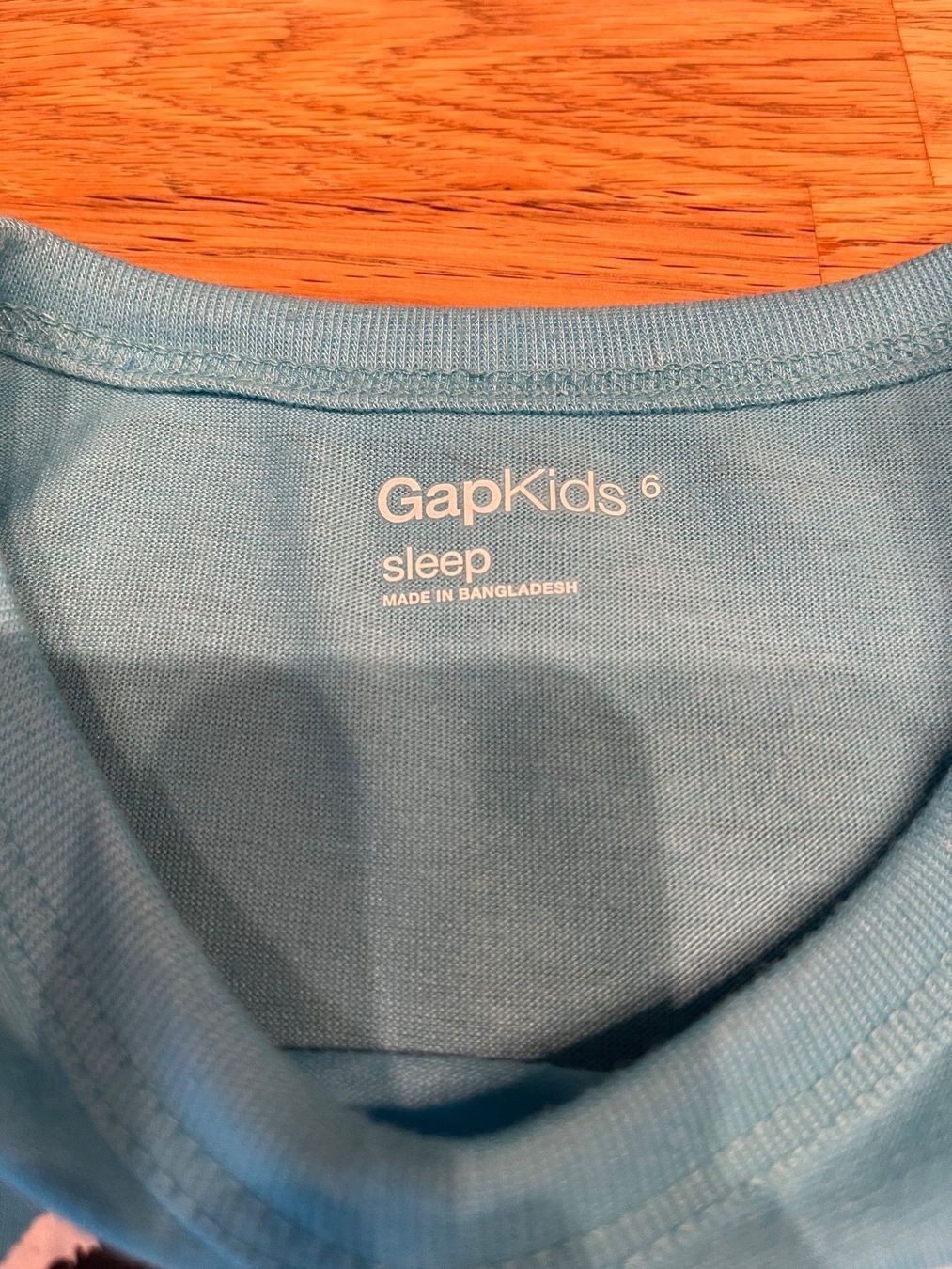 Gap Camicie, T-shirt & Polo: GAP Pyjamaoberteil ( leuchtet )Gr.116-122 – Nuovo (secondo la descrizione) da Oberdorf SO venduto da sa-na 2