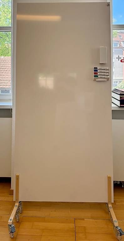 Wandtafeln: Mobiles, freistehendes Whiteboard, magnetisch, doppelseitig – Gebraucht aus Zürich von adr_j9t2