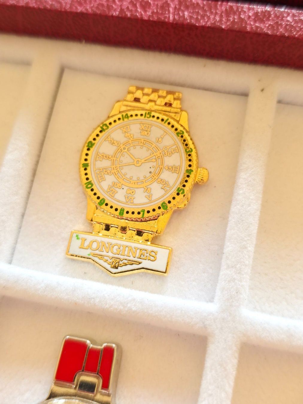 Orologi: Pins Horloger – Usato da La Chaux-de-Fonds venduto da Pascal.horloger