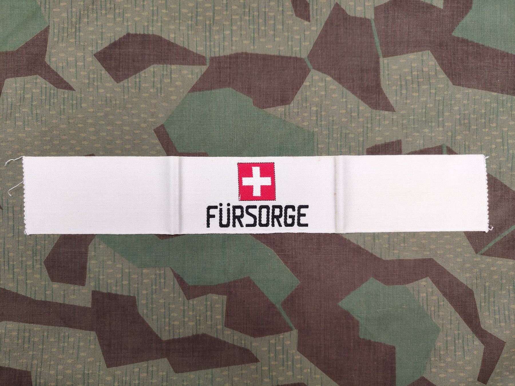 Schweizer Armee Uniformi: Armbinde Ord. 1940 Fürsorge – Usato da Bauma venduto da SwissMilitaria 1