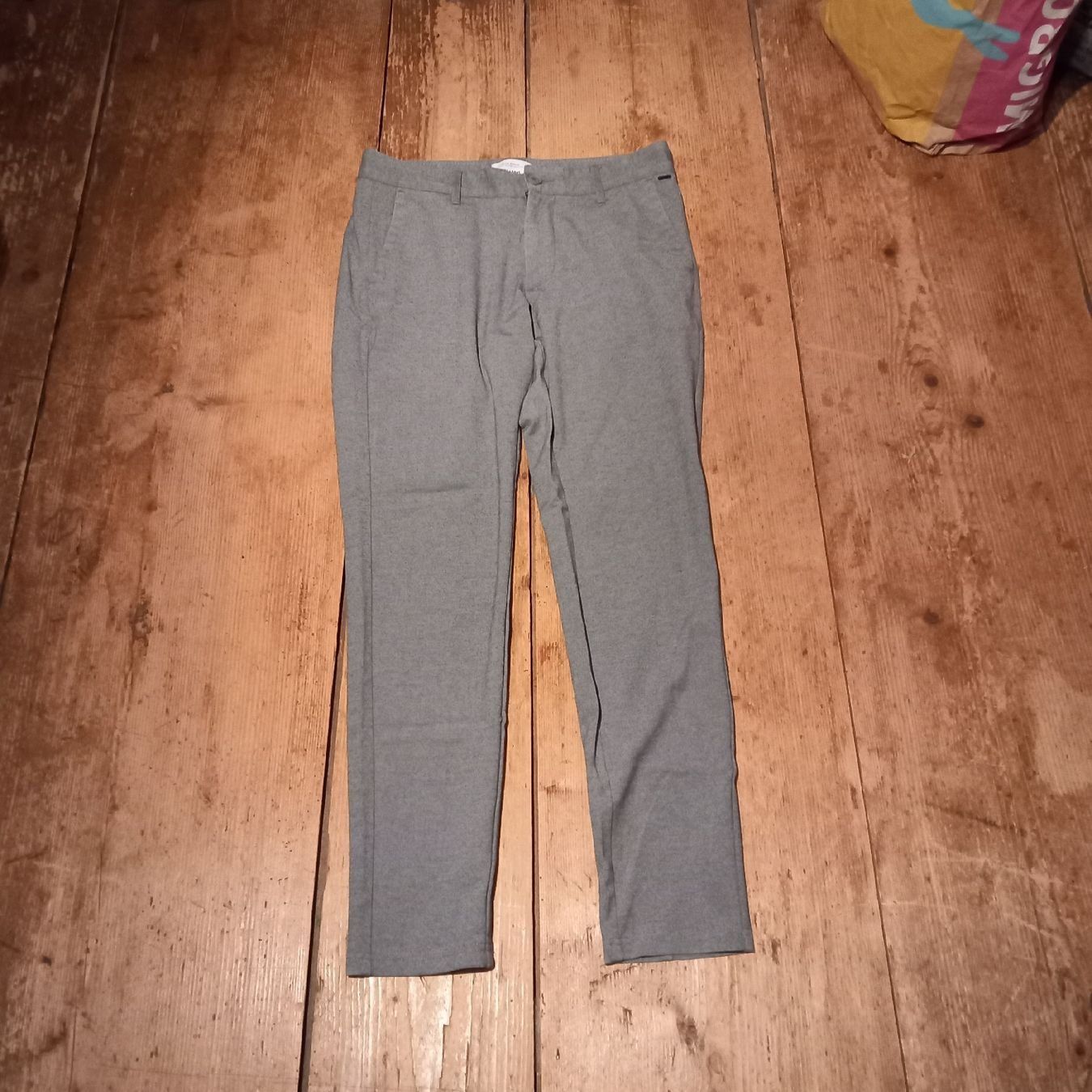 Only Pantaloni: 2x Only & Sons Hose, hellgrau/schwarz, Gr. 30/32 – Usato da Ebnat-Kappel venduto da blazzi 2