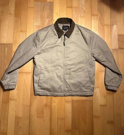 Beige Cordjacke mir braunen Kragen