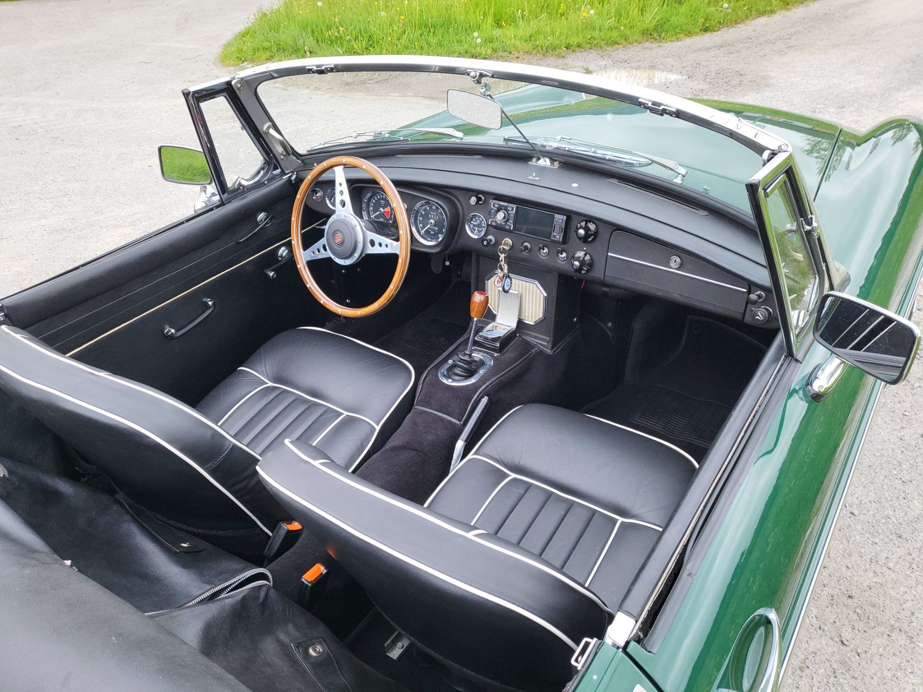 MG Automobili: MG B Cabriolet - Veteranenstatus – Usato da St. Gallen venduto da Skydive0 7