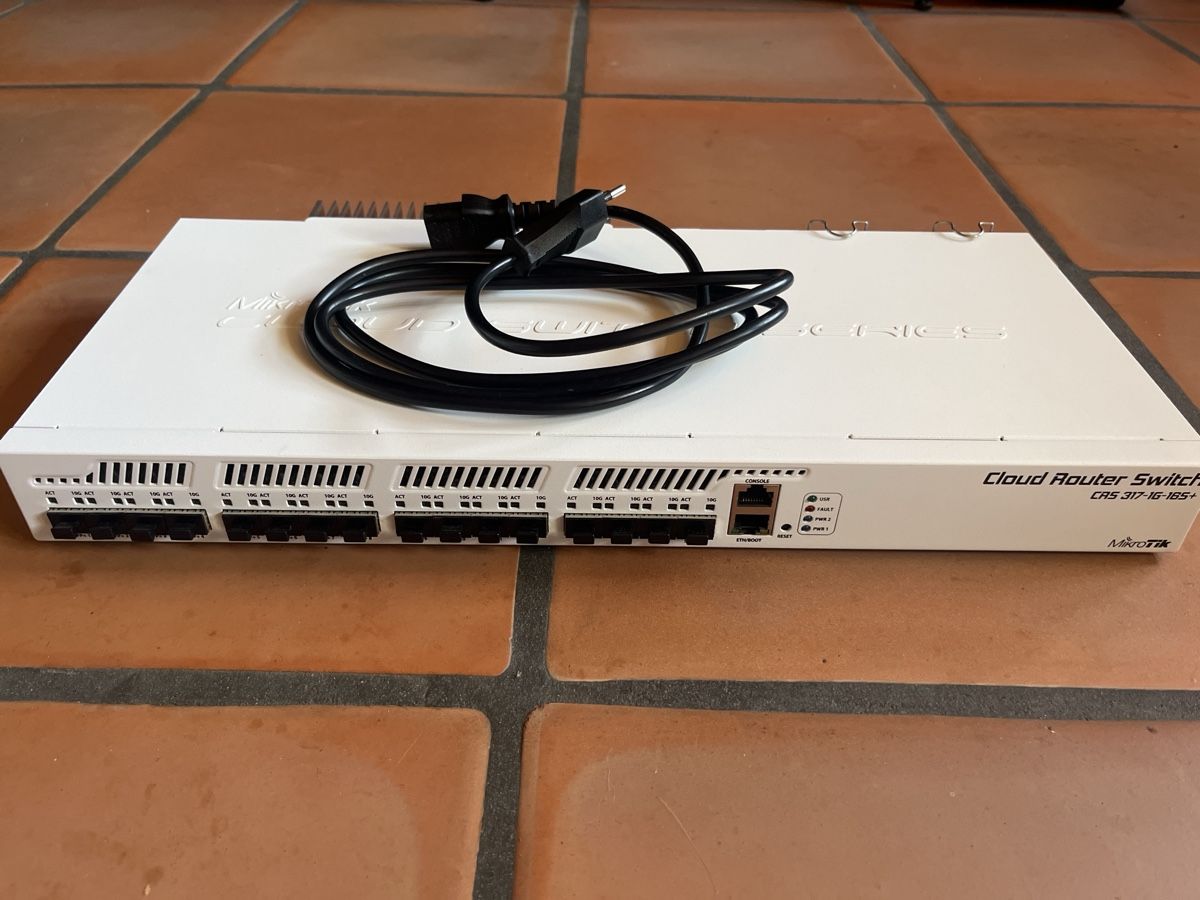 Mikrotik Modems & Router: MikroTik Cloud Router Switch CRS317-1G-16S+ gebraucht – Gebraucht aus Urtenen-Schönbühl von Hooba 1