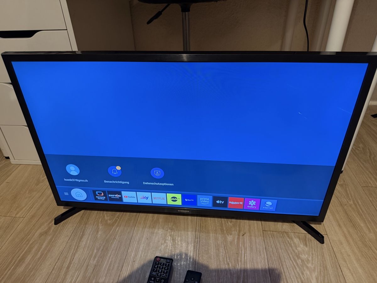 Samsung Televisori: Samsung smart TV UE32T5370CD – Usato da Bassersdorf venduto da swiss8400