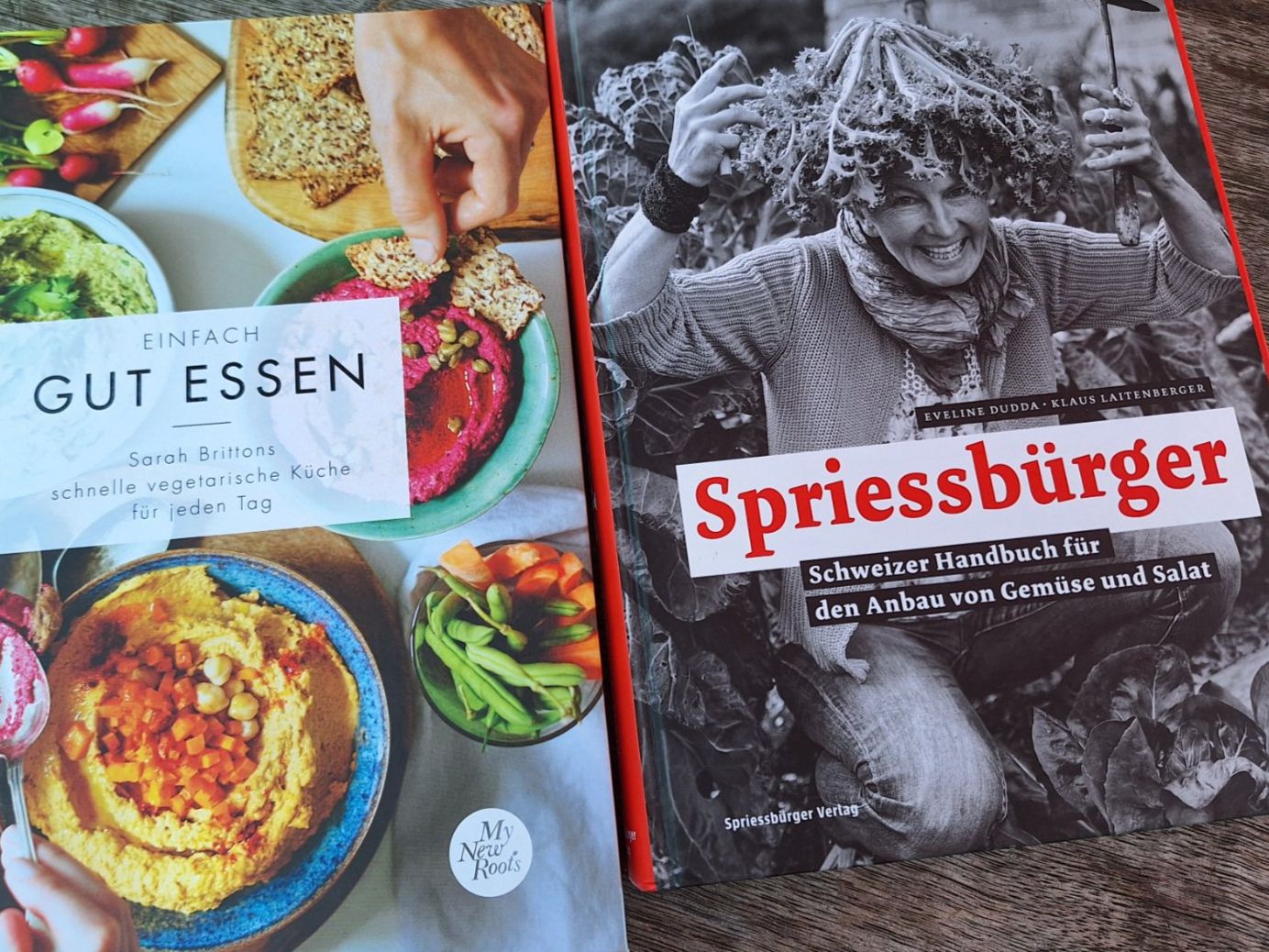 Libri: 2 STÜCK KOCH- UND GARTENBUCH – Usato da Huttwil venduto da Kunterbuntli