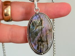 Collier avec pendentif labradorite ovale état neuf