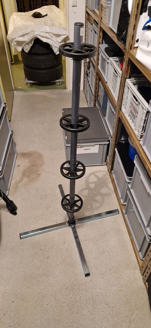 Accessori per altri veicoli: Felgenständer aus Metall – Usato da Volketswil venduto da Tixxtrade
