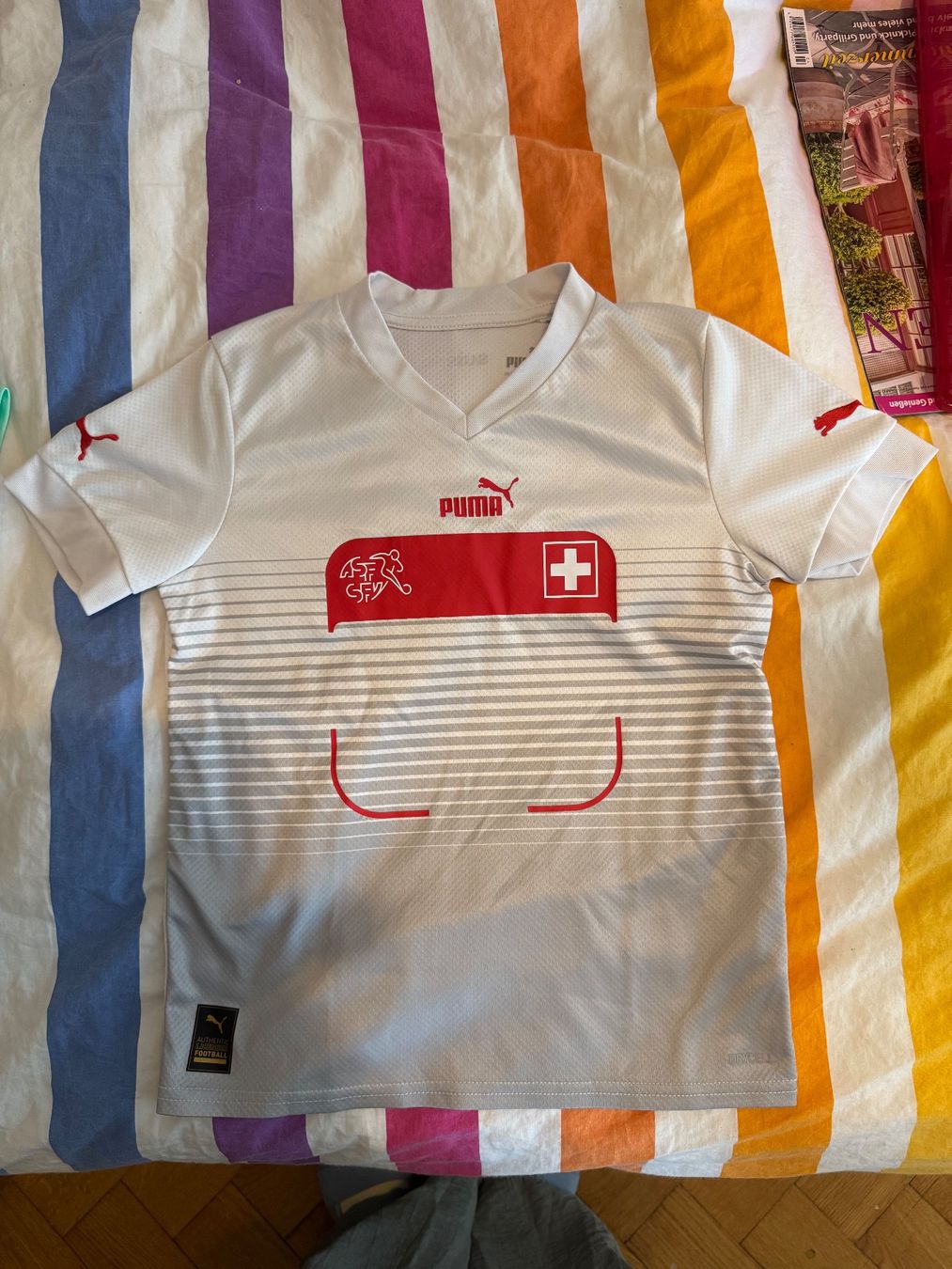 Puma Scarpe, pantaloni & magliette da ginnastica: Fussballshirt Schweiz Puma 140 – Usato da basel venduto da Bourbonnais