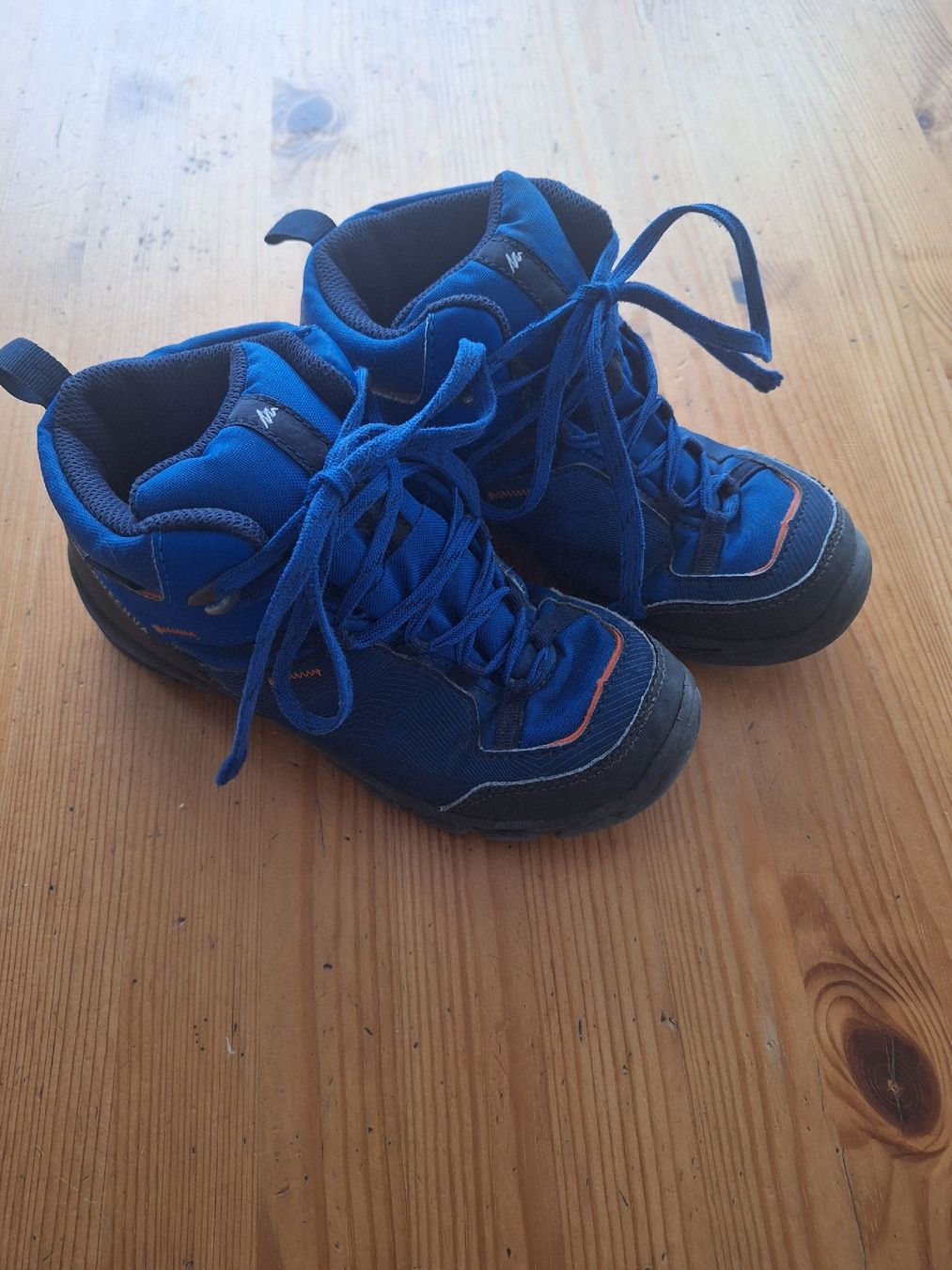 Decathlon Chaussures garçon: Wanderschuhe Grösse 35 – D'occasion à Aesch BL par ChezToKa