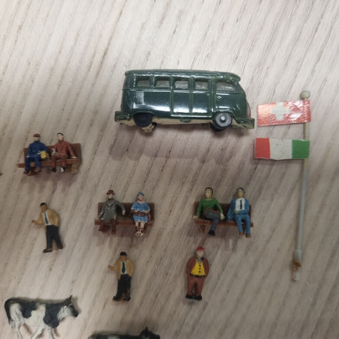 Modellini di ferrovie: Spur N Figuren/kühe/Auto Set – Usato da Männedorf venduto da Modellbau-wyss 1