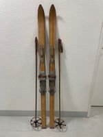 Ski (K 2), fahrbare Holzski mit Kanten und Stöcken