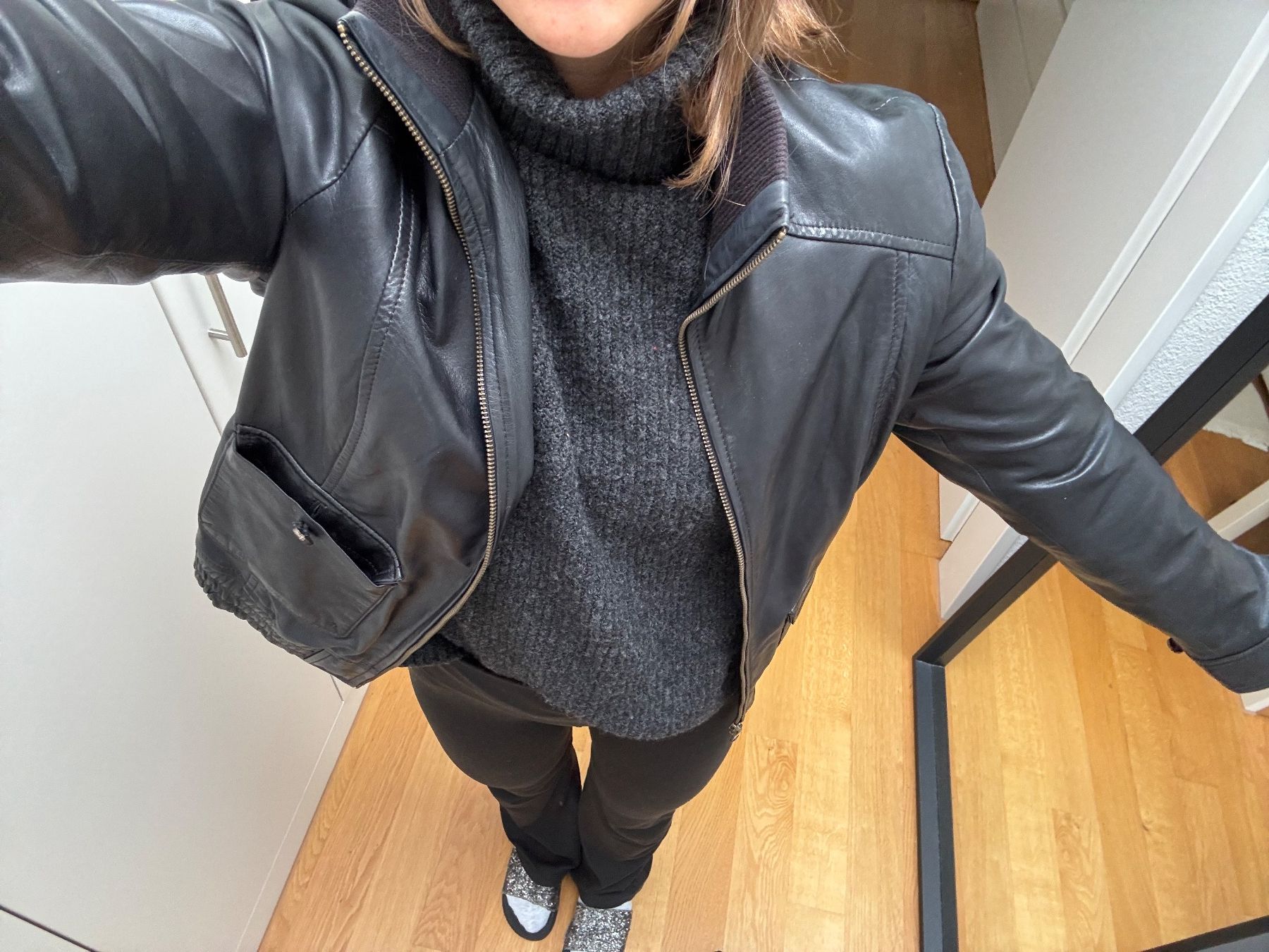 Esprit Jacken: Schwarze Echtlederjacke – Gebraucht aus Winterthur von D_Zel97 3