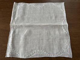 Taschentuch weiss bestickt mit Spitze guter Zustand