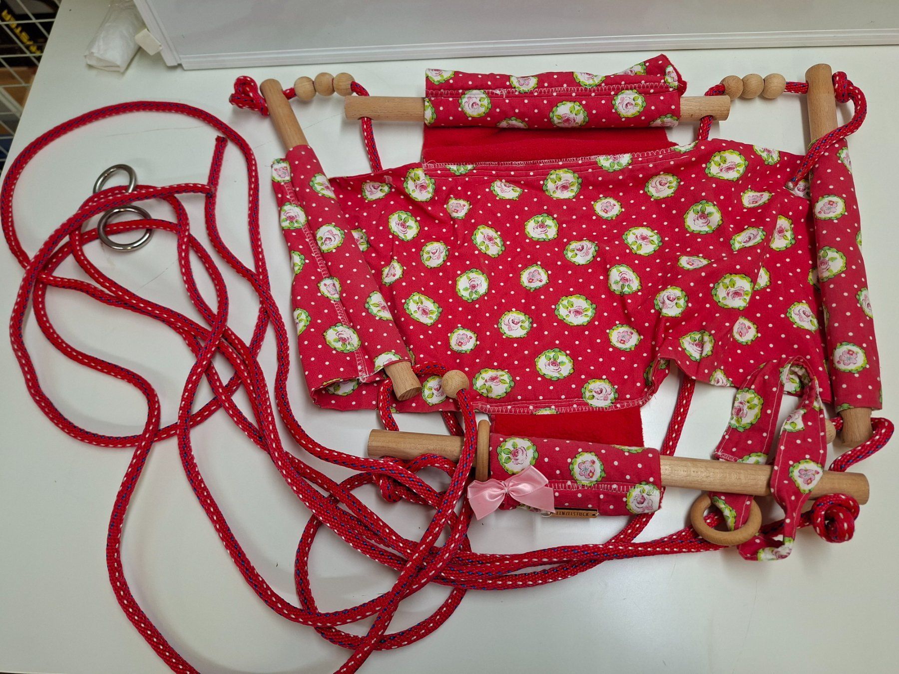 Poltrone pensili da giardino: Handgemachte Baby Hängematte/Hängesessel, rot – Usato da Wettingen venduto da Wendemarket