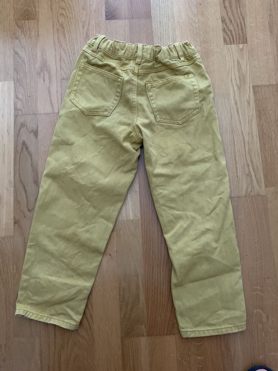 Hosen: Süsse moderne Mädchenjeans 122-128 – Gebraucht aus Ostermundigen von des_t9vv 1