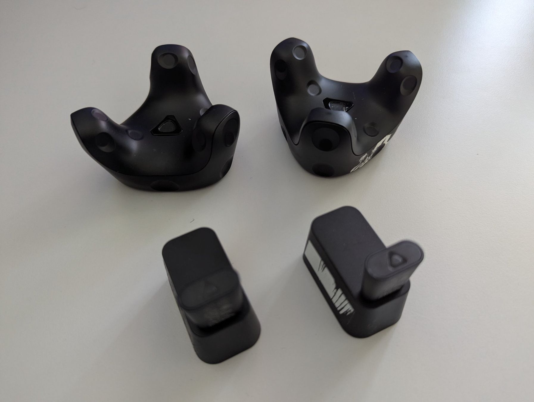 HTC VR Brille: 2x HTC Vive Tracker 3.0 inkl. USB-Dongle – Gebraucht aus Matten b. Interlaken von eboy_79