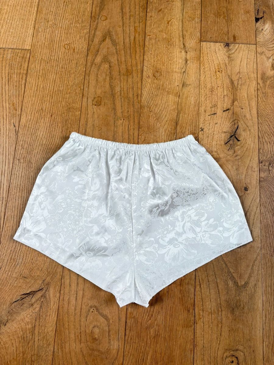 Shein Pantaloni: Shorts Weiss mit Blumenmuster Grösse S – Usato da Frauenfeld venduto da jae_vs6j 1