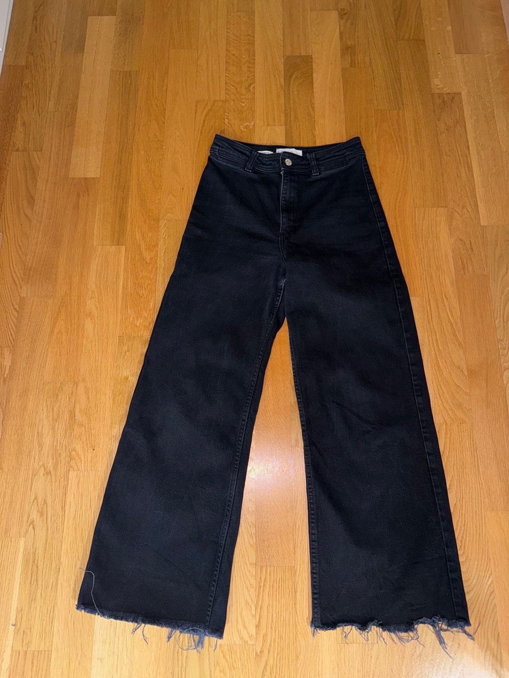 Pantaloni: 3 pantalons noirs – Usato da Cologny venduto da PEACEANDLOVE 6