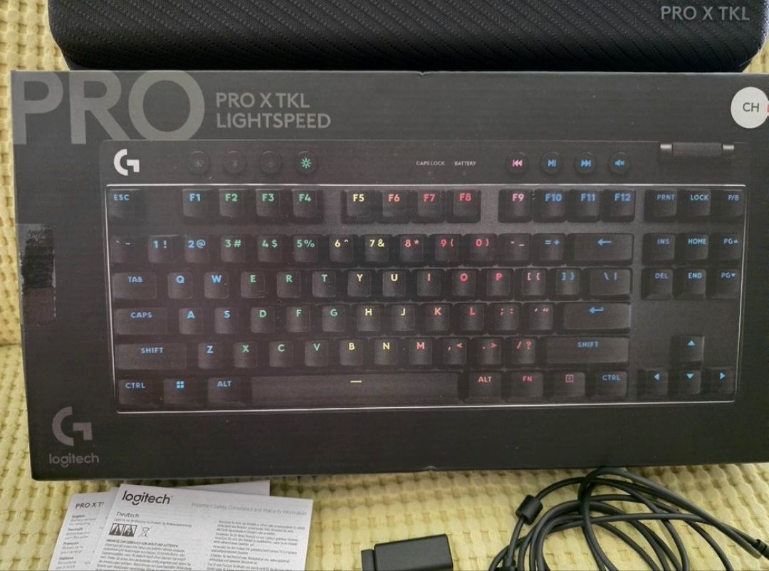 Logitech Tastaturen: LOGITECH G PRO X TKL LIGHTSPEED (Bluetooth, Schweiz, Kabello – Neu (gemäss Beschreibung) aus Basel von Cod1987